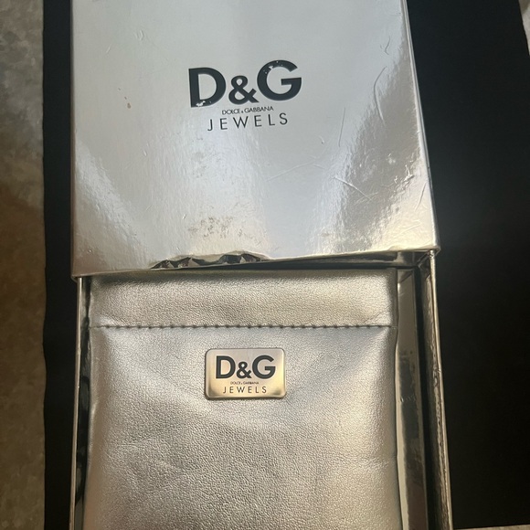 hoop earrings - Picture 4 of 7